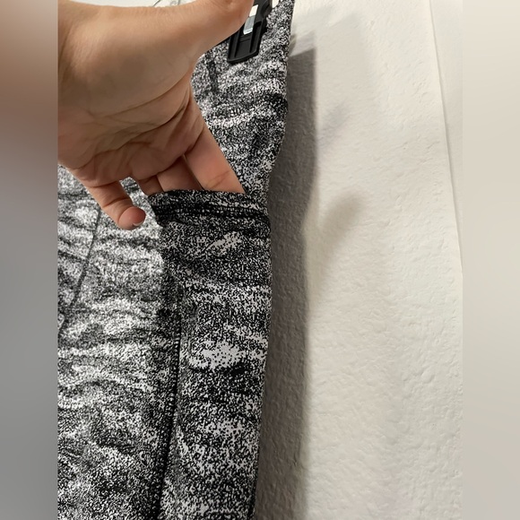 Kinesis Women's Gray Patterned Leggings - Picture 4 of 6